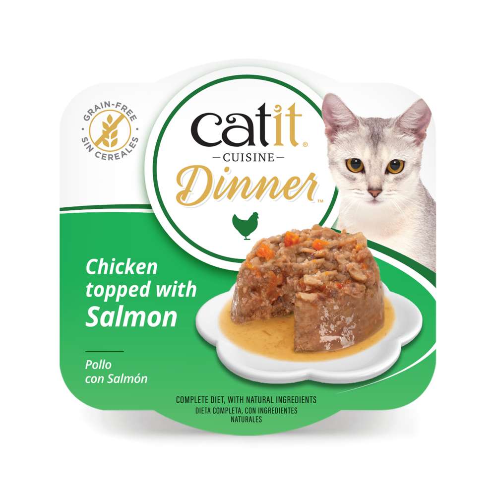 Envase de comida húmeda Catit Cuisine Dinner de Pollo con Salmón sin cereales con detalle de la textura.