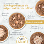 Catit Cuisine Duet servido en cuencos mostrando cuatro sabores con toppings premium, 80% ingredientes de origen animal.